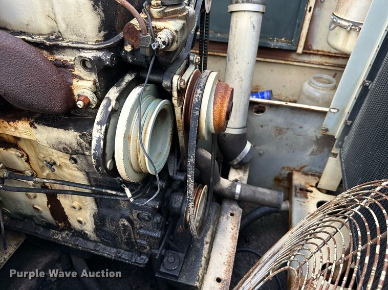 image for item JE9444 Sullair 300Q  air compressor