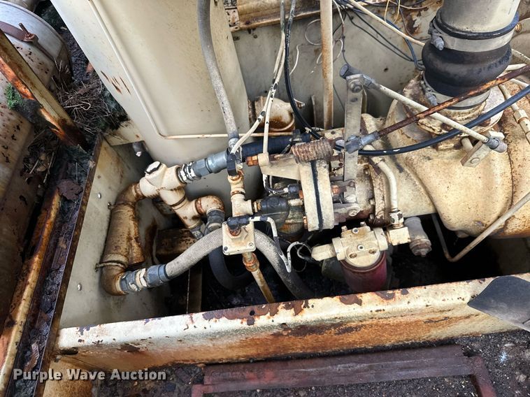 image for item JE9444 Sullair 300Q  air compressor