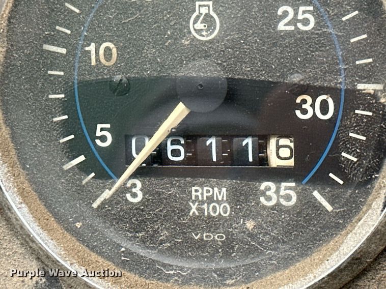 image for item JE9444 Sullair 300Q  air compressor