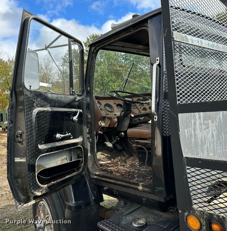 image for item JE9448 1978 Ford  rollback truck