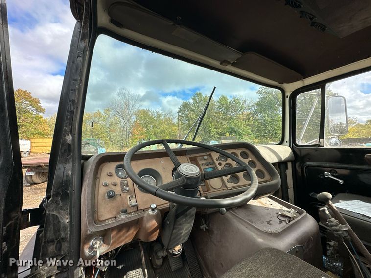 image for item JE9448 1978 Ford  rollback truck