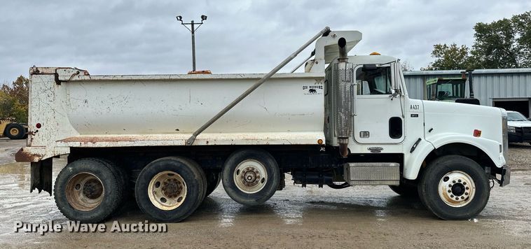 image for item JE9449 1999 Freightliner FLD  dump truck