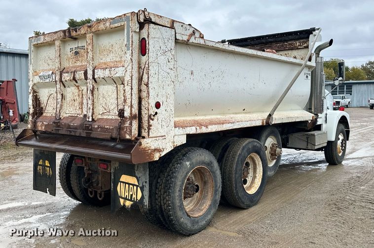 image for item JE9449 1999 Freightliner FLD  dump truck