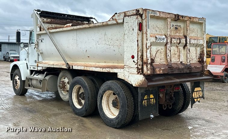 image for item JE9449 1999 Freightliner FLD  dump truck