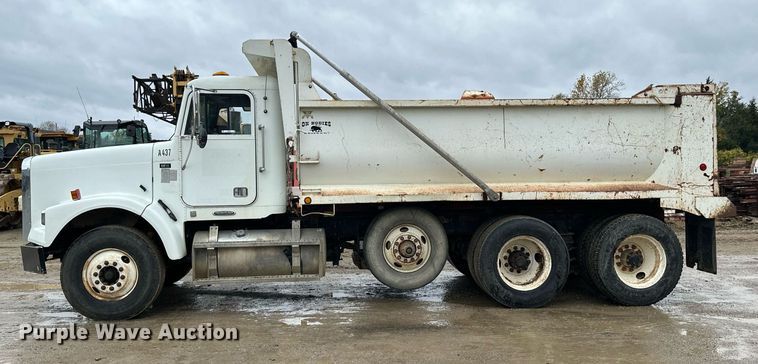 image for item JE9449 1999 Freightliner FLD  dump truck