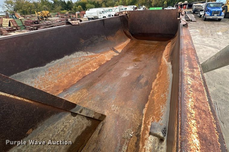 image for item JE9449 1999 Freightliner FLD  dump truck