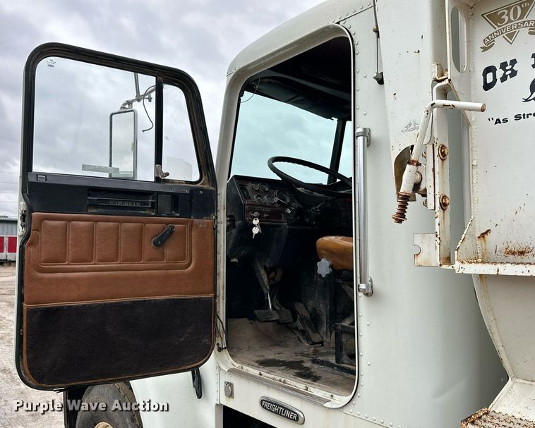 image for item JE9449 1999 Freightliner FLD  dump truck