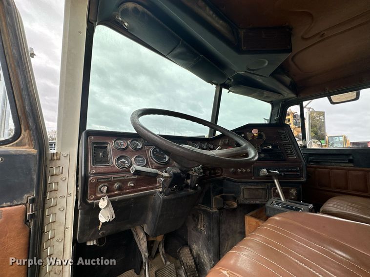 image for item JE9449 1999 Freightliner FLD  dump truck