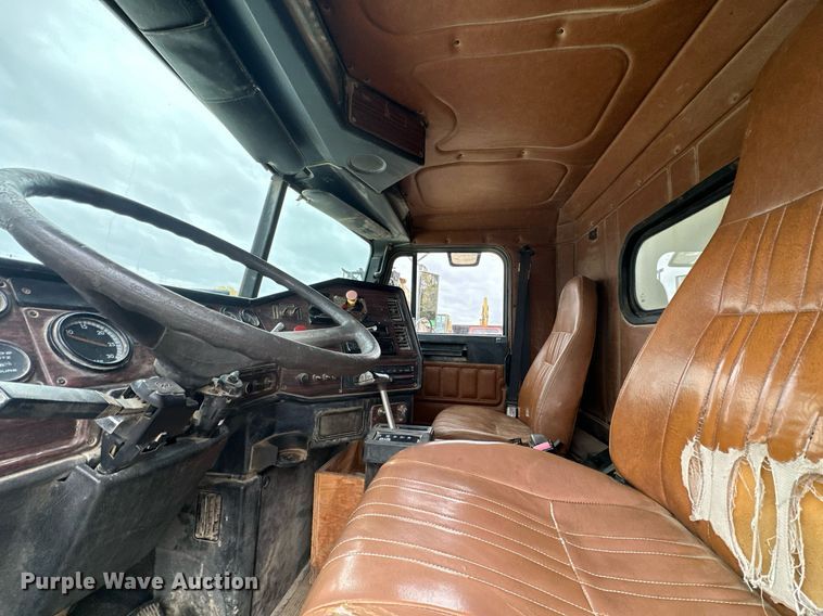 image for item JE9449 1999 Freightliner FLD  dump truck