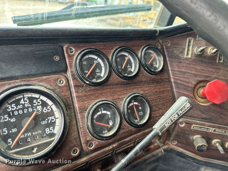 image for item JE9449 1999 Freightliner FLD  dump truck