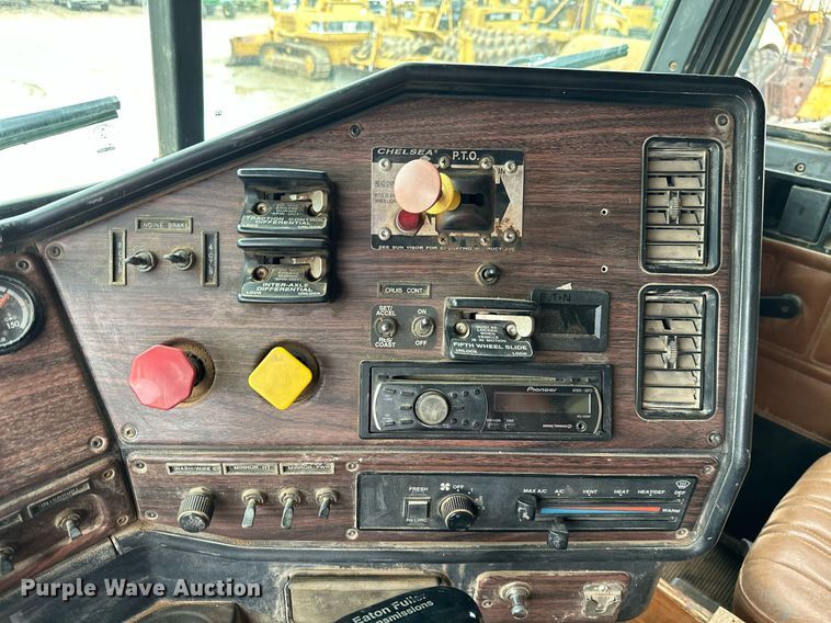 image for item JE9449 1999 Freightliner FLD  dump truck