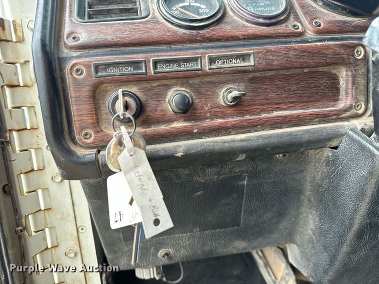 image for item JE9449 1999 Freightliner FLD  dump truck