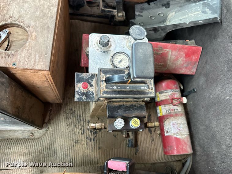 image for item JE9449 1999 Freightliner FLD  dump truck