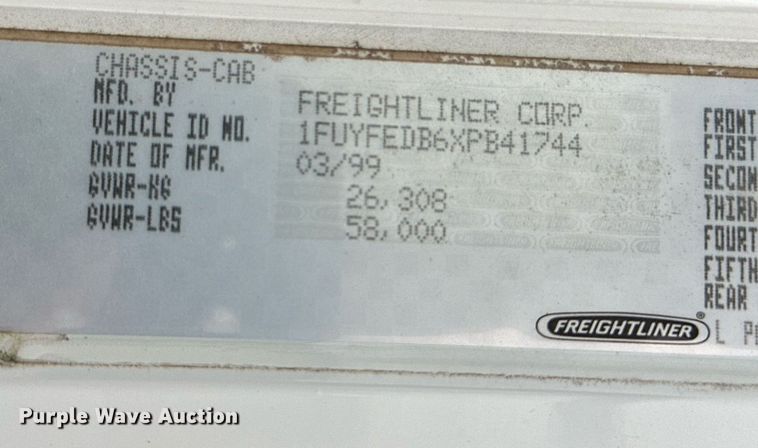 image for item JE9449 1999 Freightliner FLD  dump truck