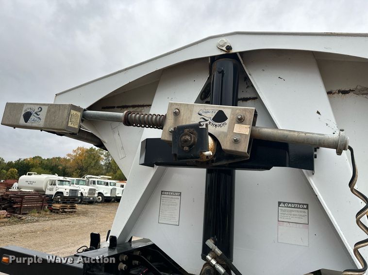 image for item JE9452 2015 Side Dump Industries  side dump trailer