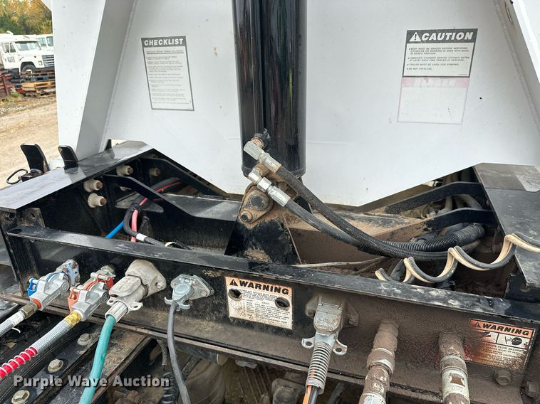 image for item JE9452 2015 Side Dump Industries  side dump trailer