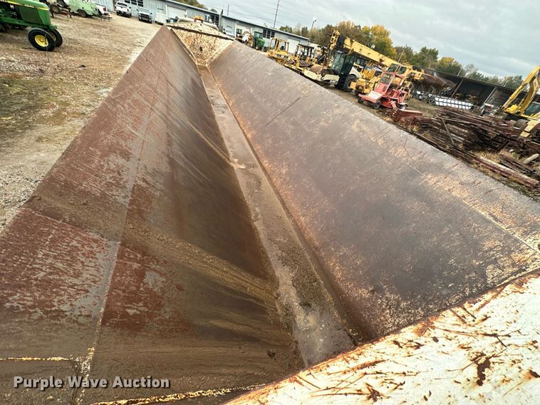 image for item JE9452 2015 Side Dump Industries  side dump trailer