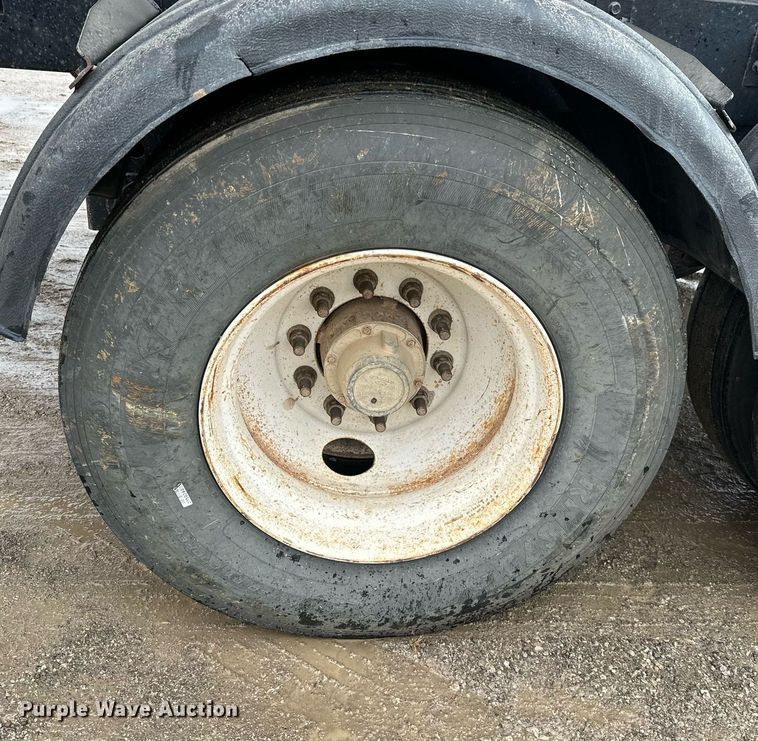 image for item JE9452 2015 Side Dump Industries  side dump trailer