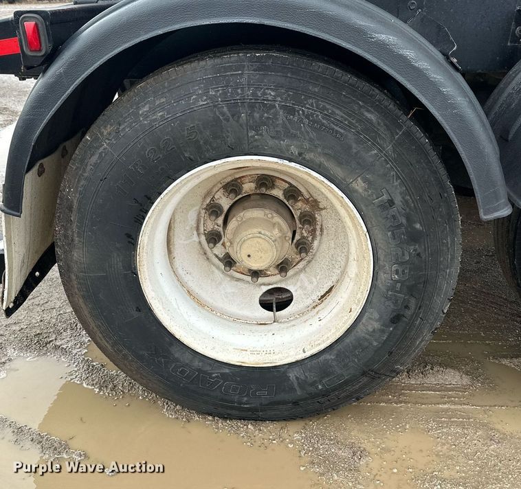 image for item JE9452 2015 Side Dump Industries  side dump trailer