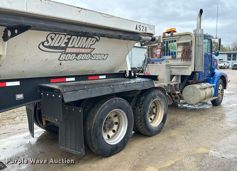 image for item JE9453 1999 International 9200  semi truck