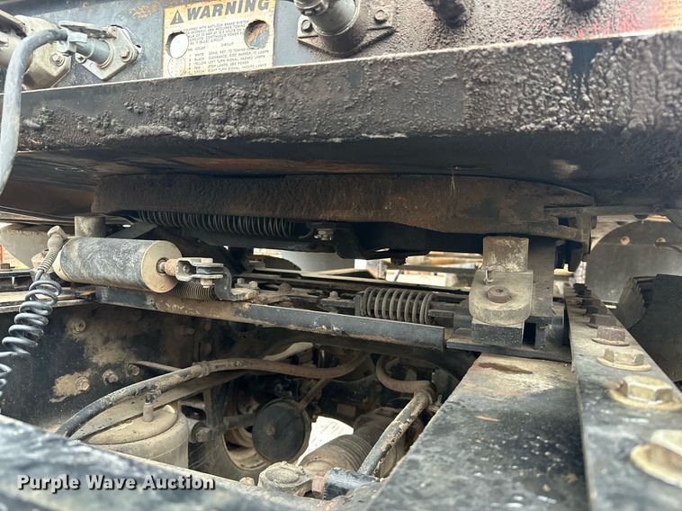 image for item JE9453 1999 International 9200  semi truck