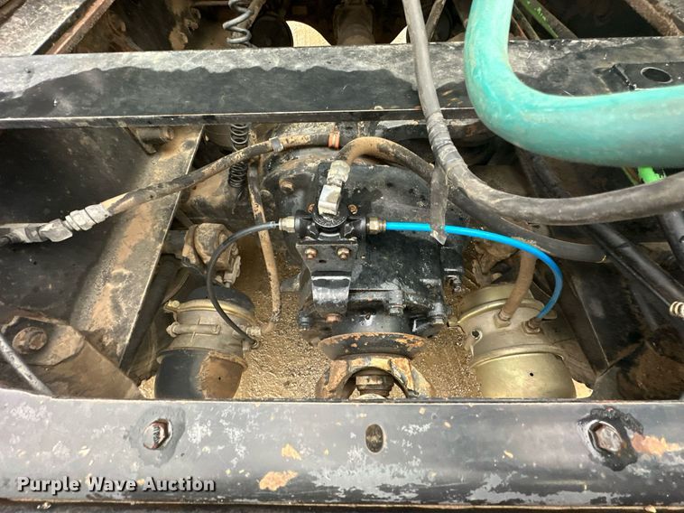 image for item JE9453 1999 International 9200  semi truck