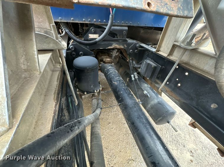 image for item JE9453 1999 International 9200  semi truck