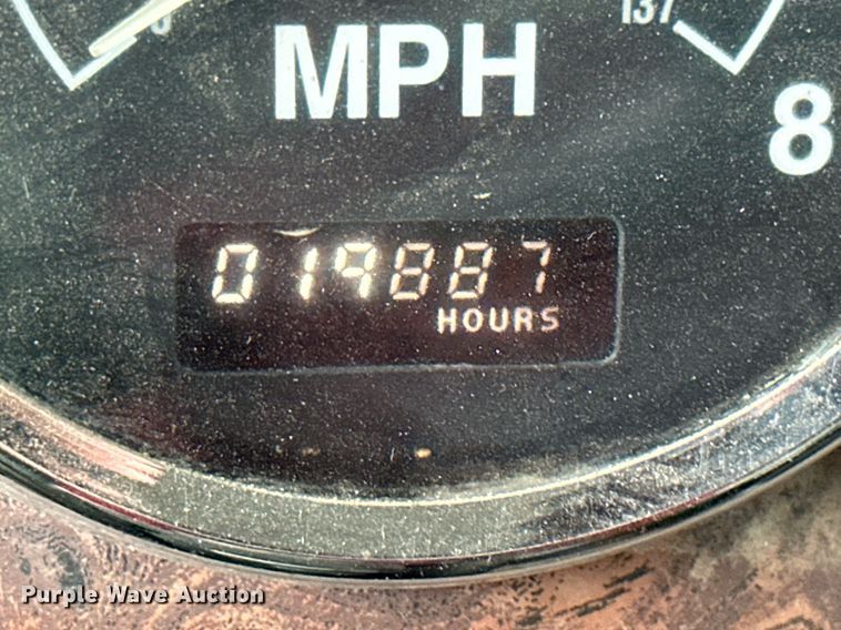 image for item JE9453 1999 International 9200  semi truck