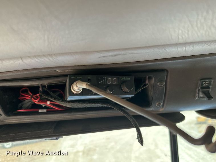 image for item JE9453 1999 International 9200  semi truck