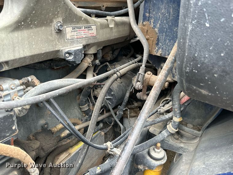 image for item JE9453 1999 International 9200  semi truck