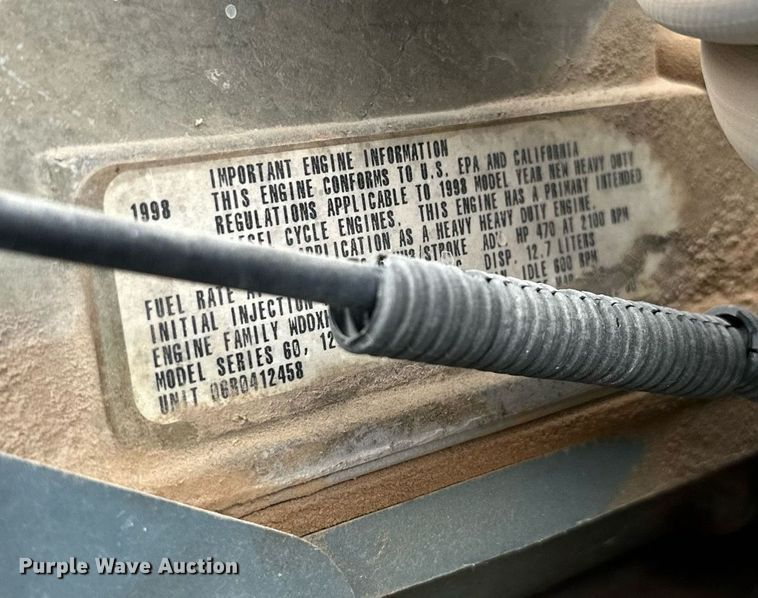 image for item JE9453 1999 International 9200  semi truck