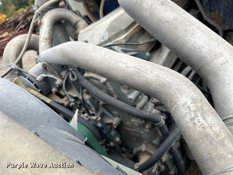 image for item JE9453 1999 International 9200  semi truck