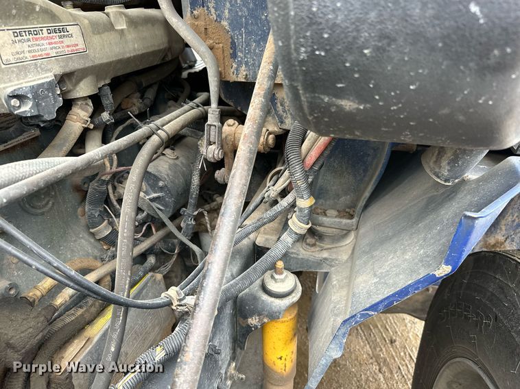 image for item JE9453 1999 International 9200  semi truck