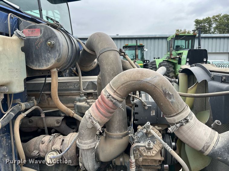 image for item JE9453 1999 International 9200  semi truck