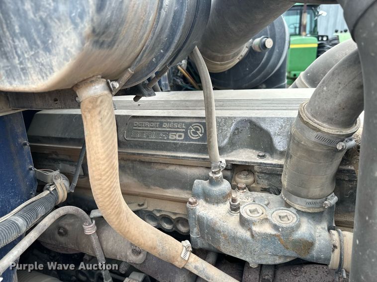 image for item JE9453 1999 International 9200  semi truck