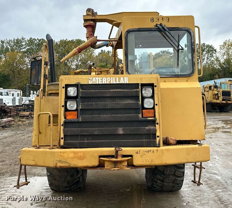 image for item JE9456 1997 Caterpillar 613C  water wagon