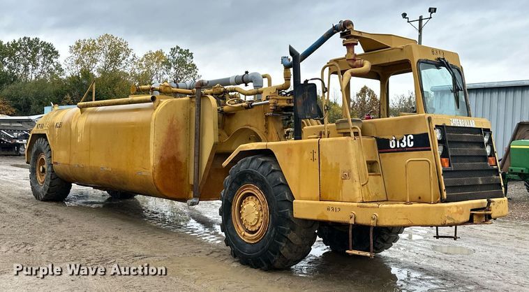 image for item JE9456 1997 Caterpillar 613C  water wagon