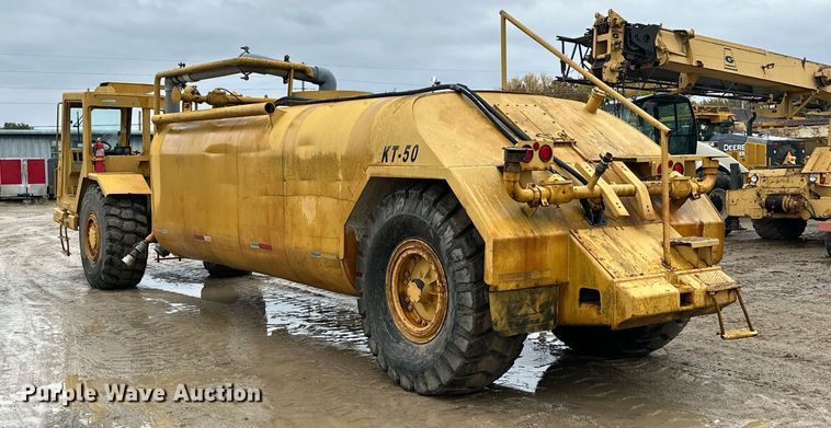 image for item JE9456 1997 Caterpillar 613C  water wagon