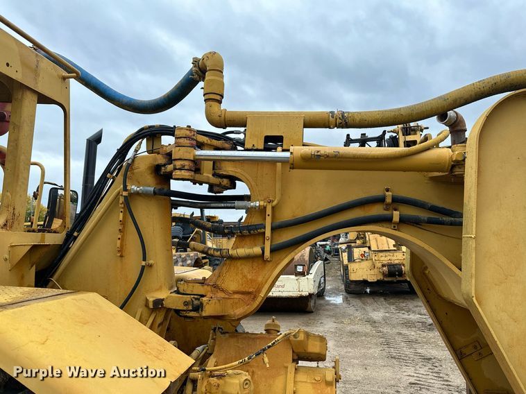 image for item JE9456 1997 Caterpillar 613C  water wagon