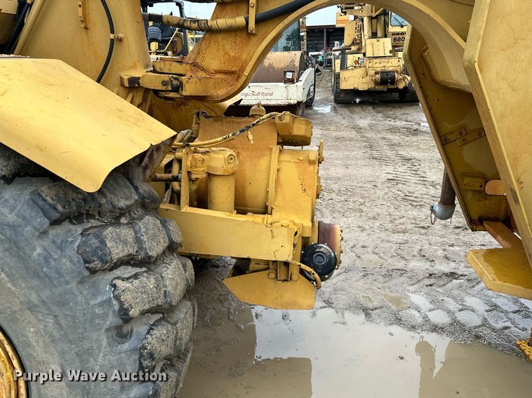 image for item JE9456 1997 Caterpillar 613C  water wagon