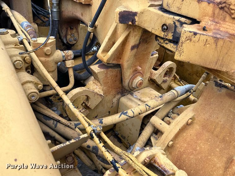 image for item JE9456 1997 Caterpillar 613C  water wagon