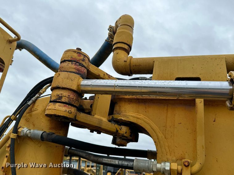 image for item JE9456 1997 Caterpillar 613C  water wagon