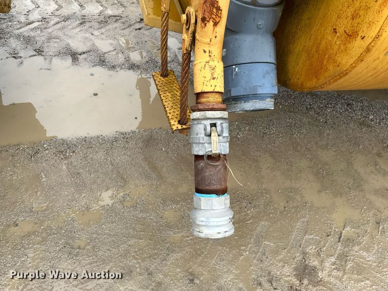 image for item JE9456 1997 Caterpillar 613C  water wagon