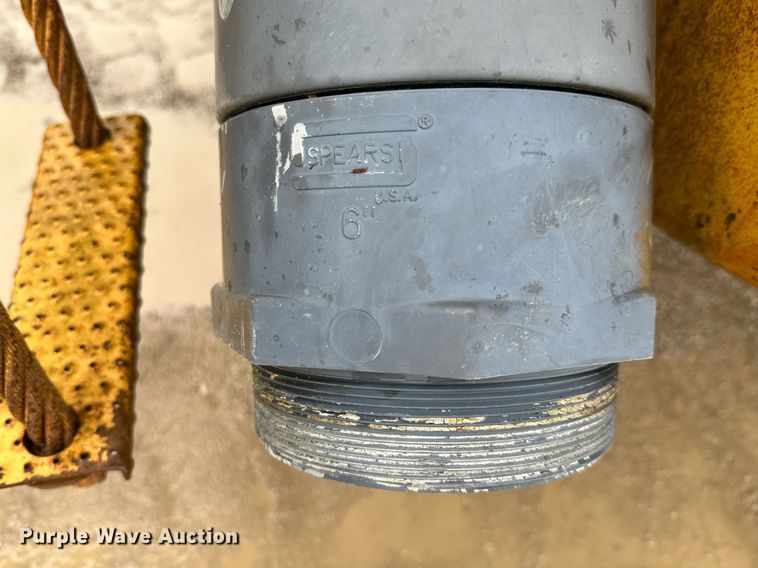 image for item JE9456 1997 Caterpillar 613C  water wagon