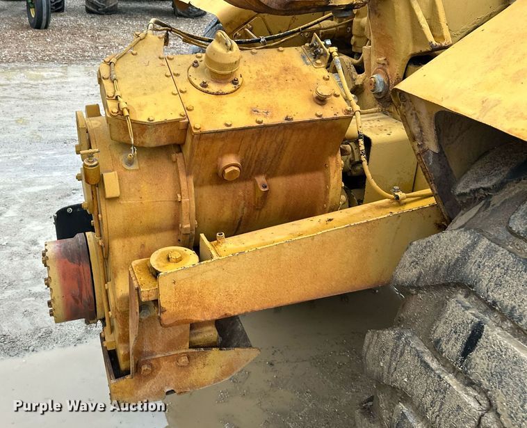 image for item JE9456 1997 Caterpillar 613C  water wagon