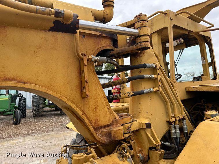 image for item JE9456 1997 Caterpillar 613C  water wagon