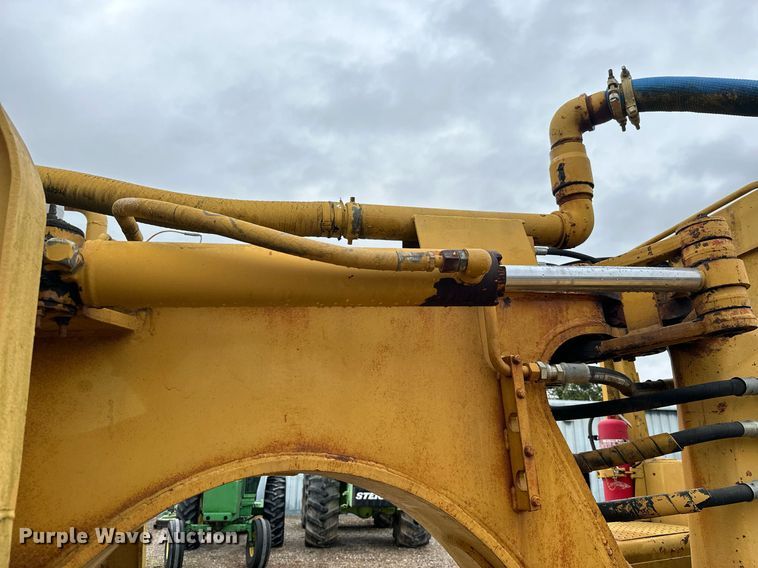 image for item JE9456 1997 Caterpillar 613C  water wagon