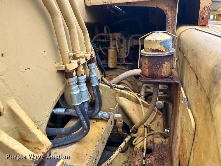 image for item JE9456 1997 Caterpillar 613C  water wagon