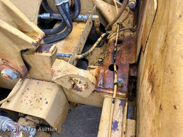 image for item JE9456 1997 Caterpillar 613C  water wagon