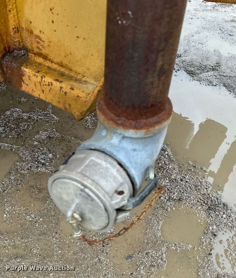 image for item JE9456 1997 Caterpillar 613C  water wagon